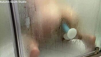 Autumn South Uses Dildo In Shower Solo