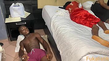 Cheating ebony housewife squirts hard for sneaky BBC in homemade clip