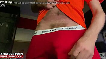 Prollking xxl showing off that massive bulge now