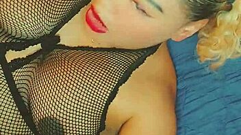 nice pregnant bbw shows off her pussy.