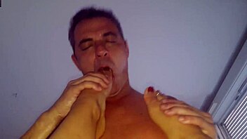 I love fucking her while licking her feet in french amateur style