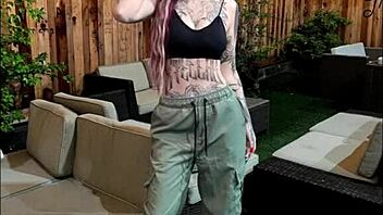 Lady xo jerk off challenge 😏