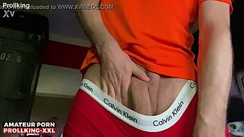 Prollking xxl showing off that massive bulge now