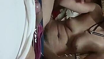 Bhabhi flørter med devars kuk i det indiske hjemmet