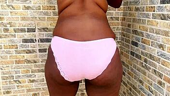 The hot lady was fucked by the gardener in her wet pussy