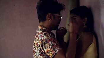 Индийская крошка соблазнена деверем для outdoor развлечений