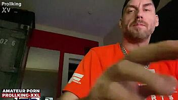 Prollking xxl showing off that massive bulge now
