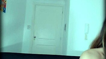 Anniecatt chats live on Chaturbate with viewers