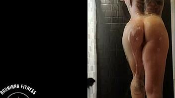 Redhead shaves pussy smooth in shower 😊