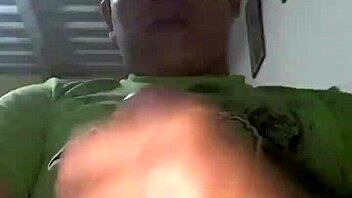 Peruvian teen gives a rich handjob in the living room, leading to cumshot