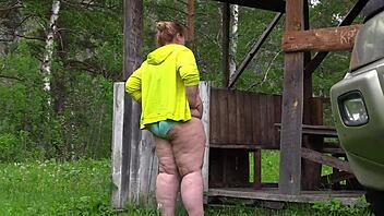big ass mature lesbians outdoors, voyeur catchin’ ‘em on hidden cam!