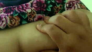 la vecina madura tiene un culaso!