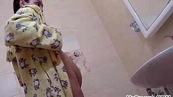 Bathing and fingering a pregnant pussy and ass