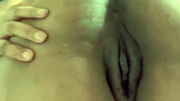 I'm twerking my fat ass and pussy on holiday in California