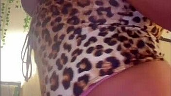 I'm twerking my fat ass and pussy on holiday in California