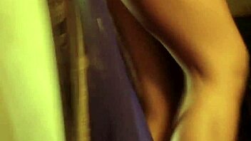 Does Bollywood Model Flash Skin?