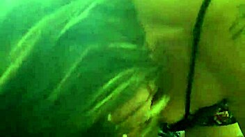 la vecina madura tiene un culaso!