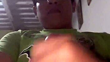 Peruvian teen gives a rich handjob in the living room, leading to cumshot