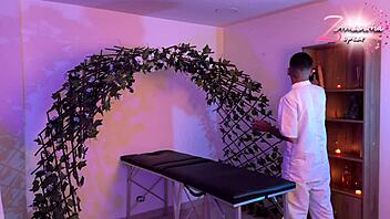 호른 마사지사가 나 자위하게 두고 돌아와 더 만지고 싶어해