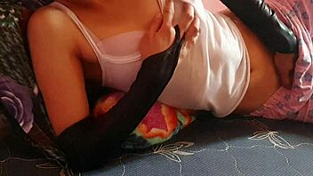 هاي، بنت لطيفة، جاهزة لمتعة جامدة الليلة؟