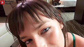 how does lana small 18+ use her legs for cash?