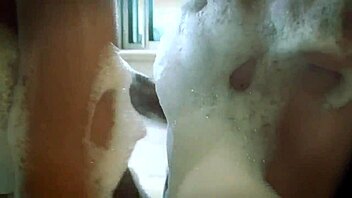 Pomo huijaa työntekijät kotiin perseryhmäpanon jippoon