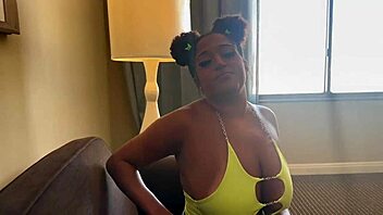 Cheating girlfriend sneaks sex while on phone