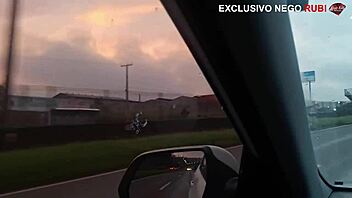 Fui Arrombada Por Um Preto Do Pau Grande E Grosso E Meu Marido Passou Na Frente Do Carro E Não Percebeu - Sonho De Corno