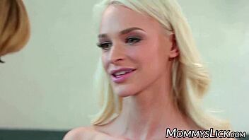 I seduced my stepmom into lesbian sex