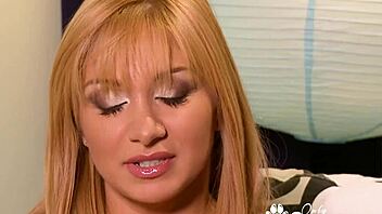 Mature woman Lea Lexis shows her flexibility