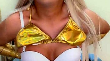 Stunning ladyboy shows off sensual and rich charm.