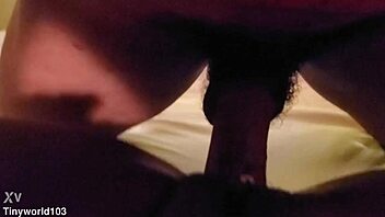 Yo, minik 18+ striptizci Bii dev yarağı sertçe alıyor!