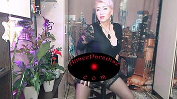 Hey, this mature sexy Russian lady plays solo anal games! 😜