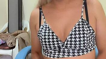 This delicious trans babe has a tasty cock and small tits! 😍