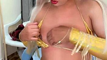 Stunning ladyboy shows off sensual and rich charm.