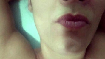 Coroa moaning as novinho fills her pussy 😍