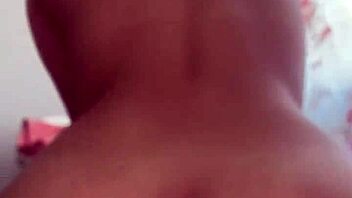 mi cuñada entra a mi habitación y me da su culote