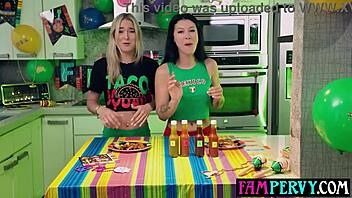 Cabaran sos panas adik tiri bertukar menjadi threesome dengan abang tiri 😏