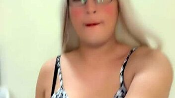 This delicious trans babe has a tasty cock and small tits! 😍