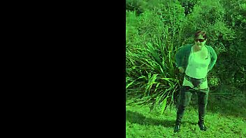 Trashy Kiwi Milf Urinates Publicly On Roadside