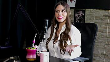 Faz Dominação Fetiche De Homem Vestindo Mulher, Pati Ferraz Em Sheer Red 😈