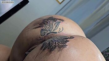 modifying the tattoo around my ass, now it's bigger than before 😏