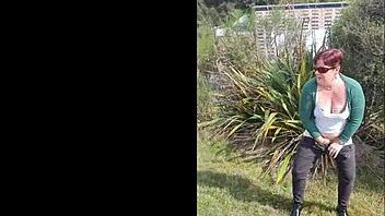 Trashy Kiwi Milf Urinates Publicly On Roadside