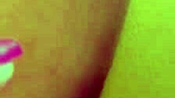 beautiful fat slut fingers her big pussy till she squirts - wanna see?