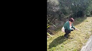 Trashy Kiwi Milf Urinates Publicly On Roadside