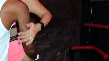 Levei o filho da vizinha pra conhecer o swing e ele acabou comendo a minha mulher e ainda gozou na boca dela