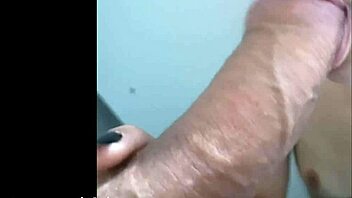 Novinha giving an intense blowjob to lucky amateur guy. That teen knows how to suck!