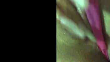 Katselen tätä kaunista latinalaista masturboiden dildolla hänen casitassaan, se on niin kuuma ja meksikolainen