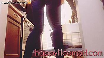 huge girl ignores you while cleaning kitchen, recording domination 😏