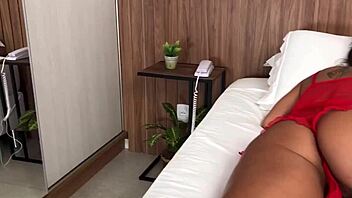 Sonhei e acordei com muito tesão, aproveitei o momento com intensidade